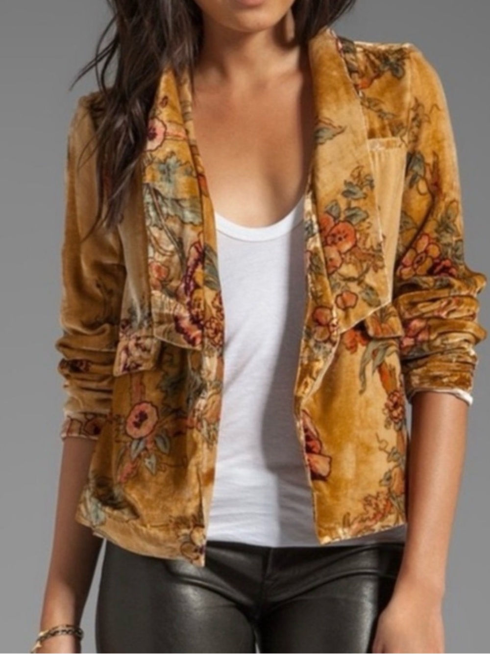 Chaser floral velvet blazer with a flyaway design Women’s XS Silk Blend